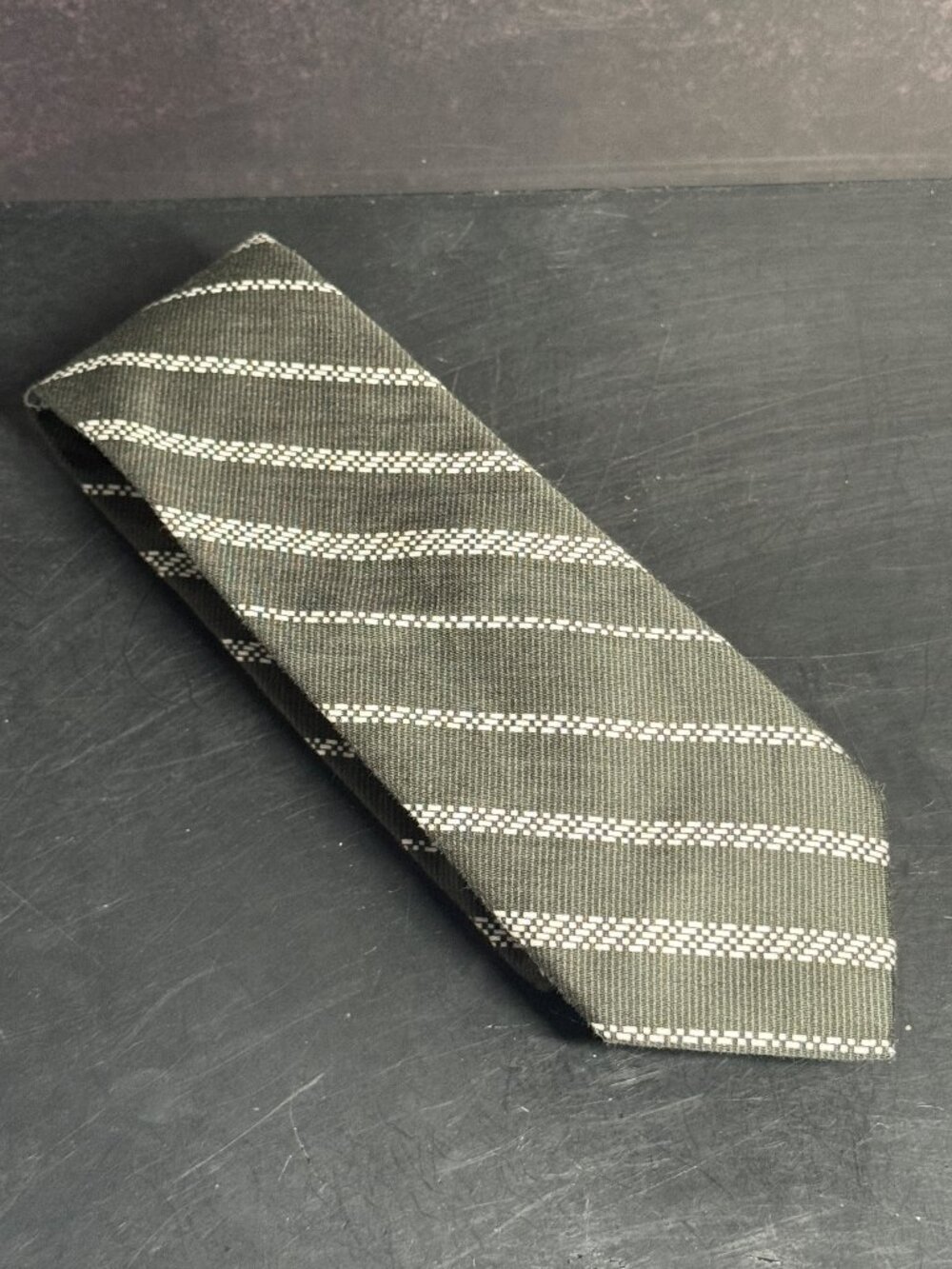 Roundtree & Yorke Slim Green Striped Tie
